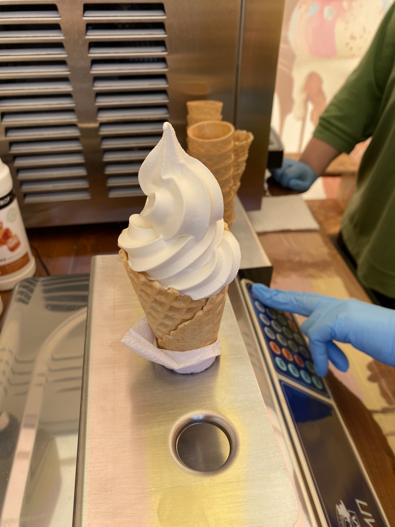 Сладкое лето в Орше: «ОршаСырЗавод» открыл фирменную палатку с мороженым!